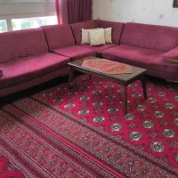 یک دست مبل ال زرشکی مناسب باغ