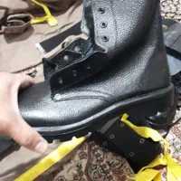 پوتین و لباس دانشگاه افسری و ۲ عدد فانسقه