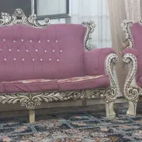 مبل هفت نفره با میز، تمیز و بدون شکستگی