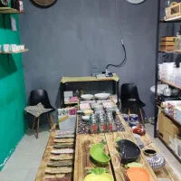 میز وسط مغازه درحد نو