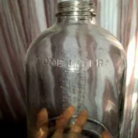 سرم شیشه ای بطری قدیمی