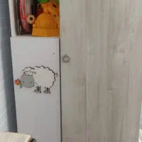 کمد لباس و اسباب بازی و کتابخانه‌