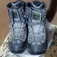 کفش ساقدار ایتالیایی سایز ۴۰ کوهنوردی جنس درجه یک