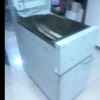 یک دستگاه سرخ کن