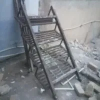 پله آهنی و در آهنی حفاظ دار