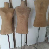 ۴عدد مانکن نیمه با پایه ۰دوعدد هم کلاه گیس
