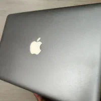 MacBook pro 2010 بسیار تمیز