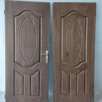 درب چوبی اتاقی در حد نو