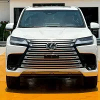 لکسوس LX700 فول سفید داخل قرمز پلاک منطقه ازاد قشم