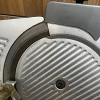 کالباس بر محک ترازو دار