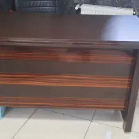 میز تحریر و کامپیوتر