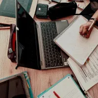 نگارش و ترجمه پایان‌نامه رشته معماری