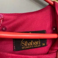 لباس مجلسی|لباس|رشت, عینک|دیوار