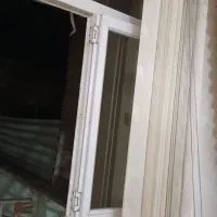 پرده قدیمی عمودی