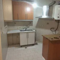 43متر طبقه اول بر اصلی خیابان اجاره دار