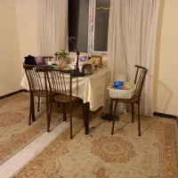 میز آهنی ۴ نفره با رویه شیشه سالم با ۴ صندلی عالی