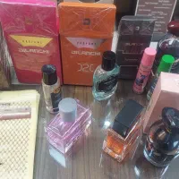 فروشنده خانم لوازم آرایشی