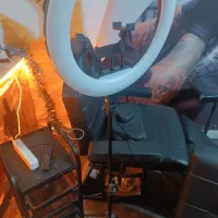 صندلی و تخت و دستگاه تتو