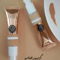 همکار فروشنده لوازم آرایشی دو روز در هفته