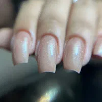 کاشت و ژلیش ناخن در ( طلاب)