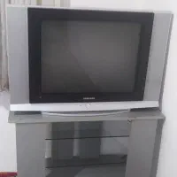 تلویزیون و میز ناهار خوری