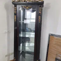 ویترین قهوه ای