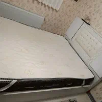 تخت دونفره همراه با تشک طبی فنری