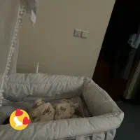 تخت کنار مادر
