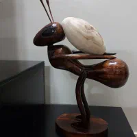 مجسمه چوبی مورچه