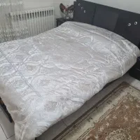 تخت خواب و پاتختی