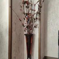 گلدان و گل مصنوعی