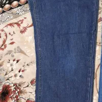 تعدادی شلوار لی درحدنو