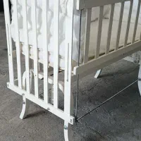 ننی کنار تخت
