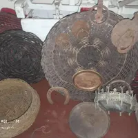 منقل برنجیِ گردِ.با سینیِ .ابعاد کوچک|کلکسیون اشیاء عتیقه|یزد, |دیوار