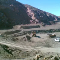 2نفر کارگر ساده