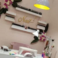 فروش کلیه لوازم سالن زیبایی رنگ صورتی و طلایی سفید