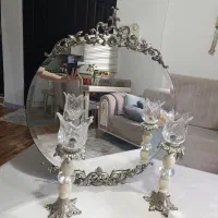 آیینه همراه با دو شمعدان
