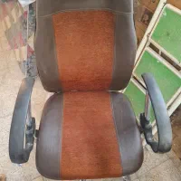 صندلی اداری چرخ‌دار (مناسب کامپیوتر و میز تحریر)