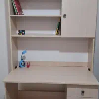 میز تحریر با کتابخانه