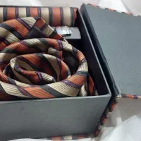 کراوات ، دستمال جیب و دکمه سردست