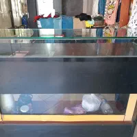 ویترین پیشخوان مغازه
