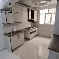 شکوفه-بالای-پارک-آسانسور-انباری