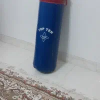 کیسه بوکس و کلاه تکواندو