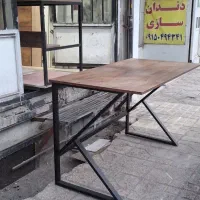 تعدادی میز اماده تحریر