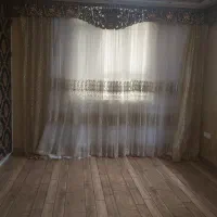 پرده و دو شال طلایی