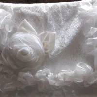روبالشتی گل برجسته تور دوزی