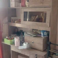 کتابخانه و میز تحریر