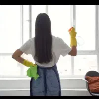 به یک خدمتکار خانم جهت امور منزل