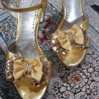 کفش مجلسی سایز ۳۸ تا ۳۹ میخوره