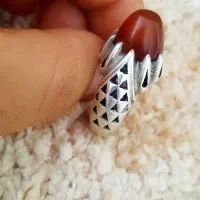 انگشتر نقره و تسبیح سندلوس